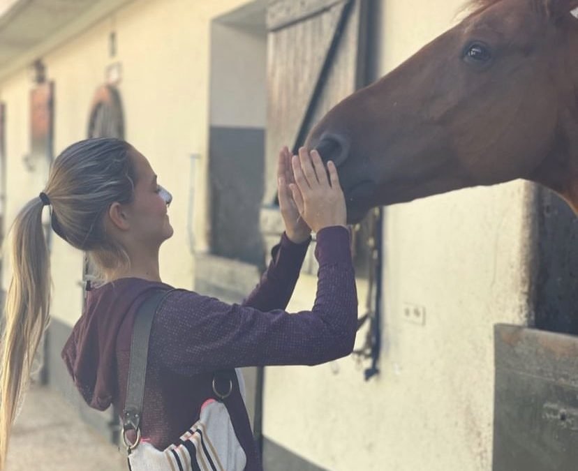 Maya de la Joya se recupera de su operación de nariz