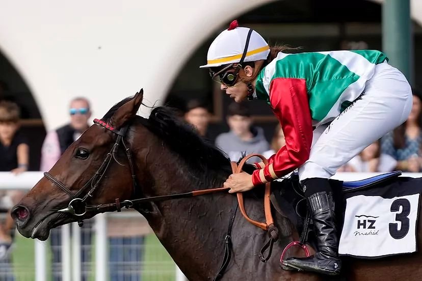“A fuerza no vas a ganar” Julia Zambudio, la amazona que está cambiando el concepto de Jockey