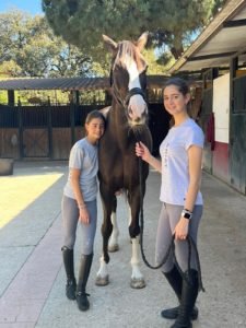 Paola y su hermana Valeria con Habanero Paola y su hermana Valeria con Habanero