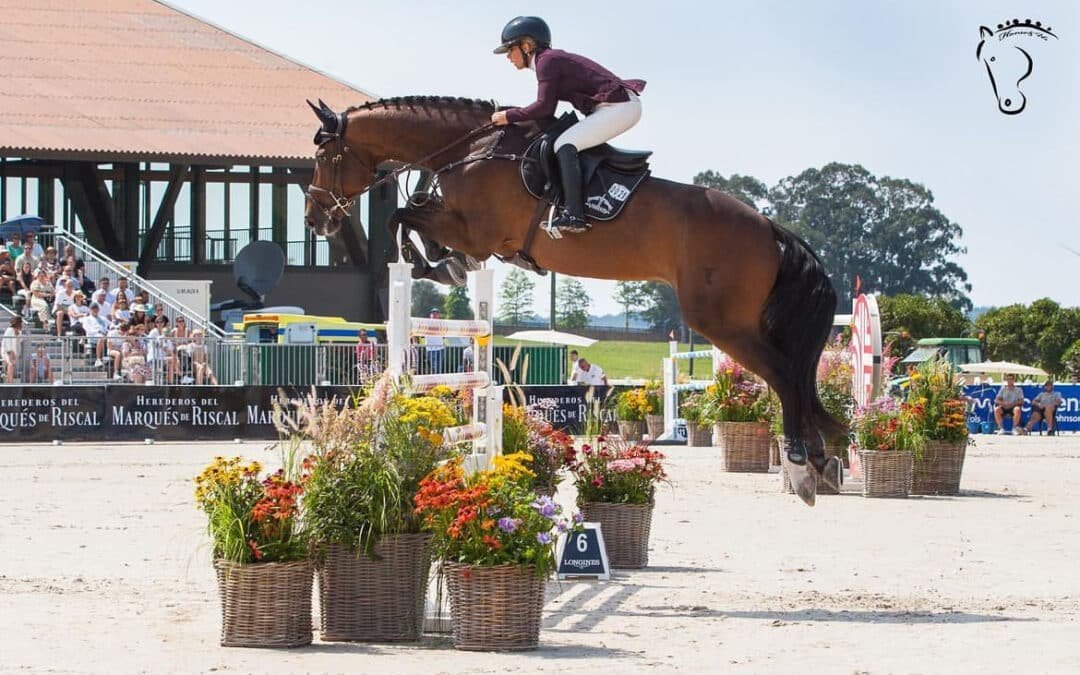 Hannah Akerblom Y Equinox