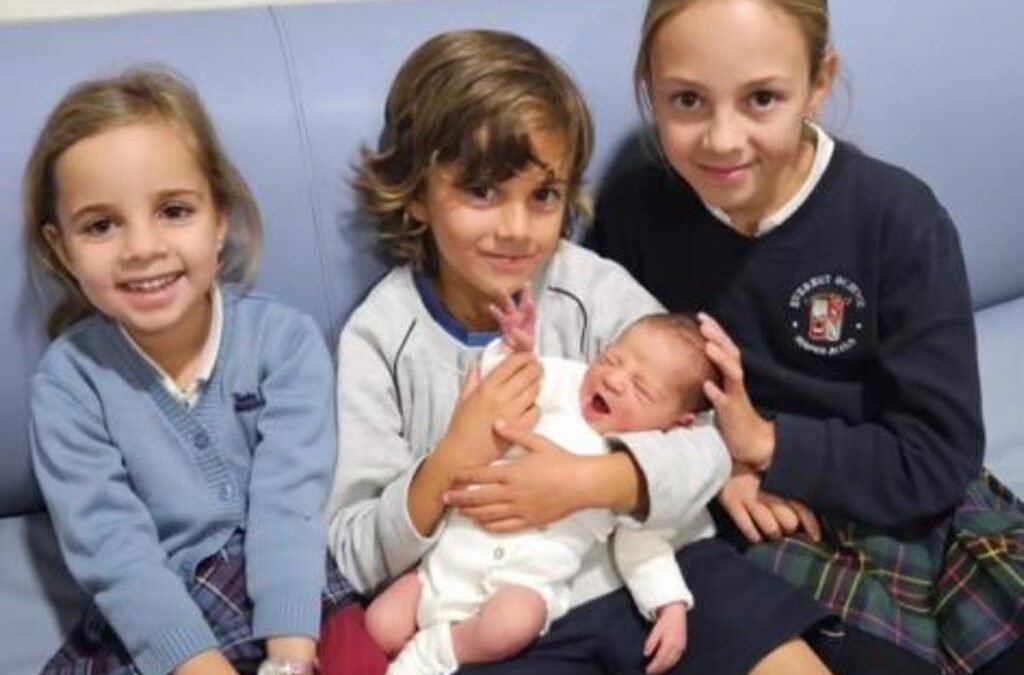 Ya nació la cuarta hija de Edu Álvarez Aznar y Leticia Pérez Seoane
