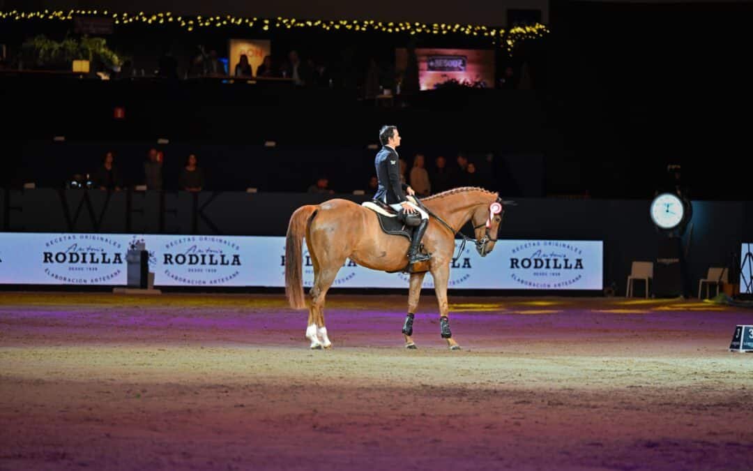 Carolina Villanueva y Javier Gonzalez Fraga en el podium del Trofeo Rodilla IFEMA Madrid Horse Week