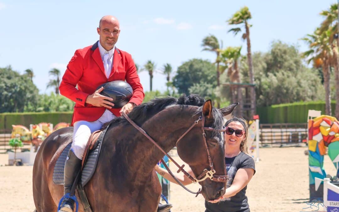 Álvaro Zambrano hace que corran ríos de tinta