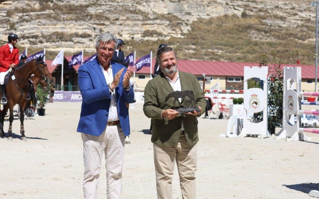 Emotivo homenaje a Santiago Varela en la Final ANCADES