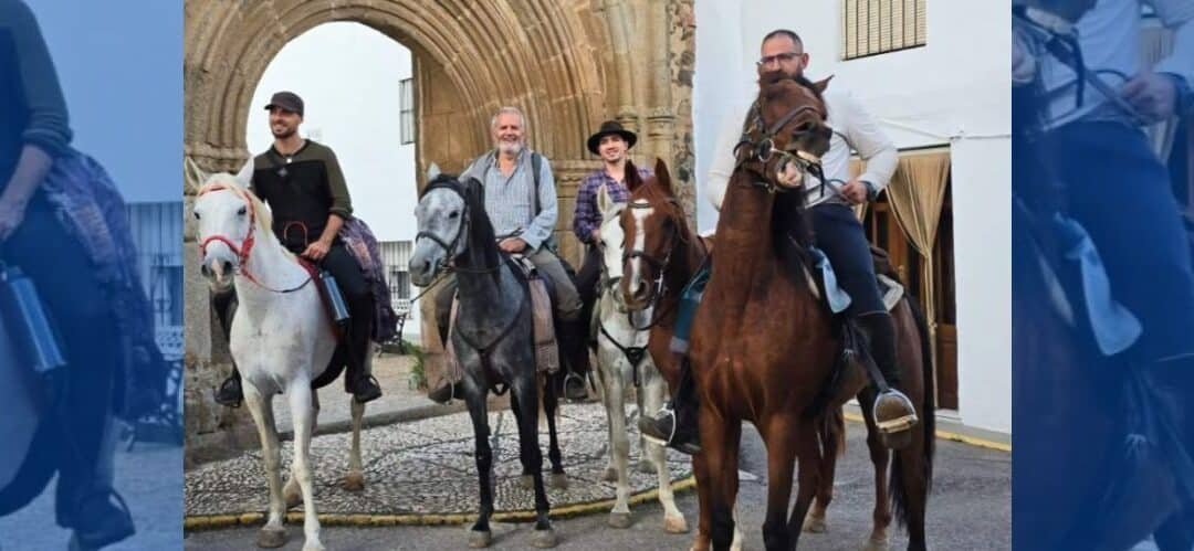 Cuatro jinetes españoles reviven una antigua tradición andalusí en su peregrinación hacia La Meca