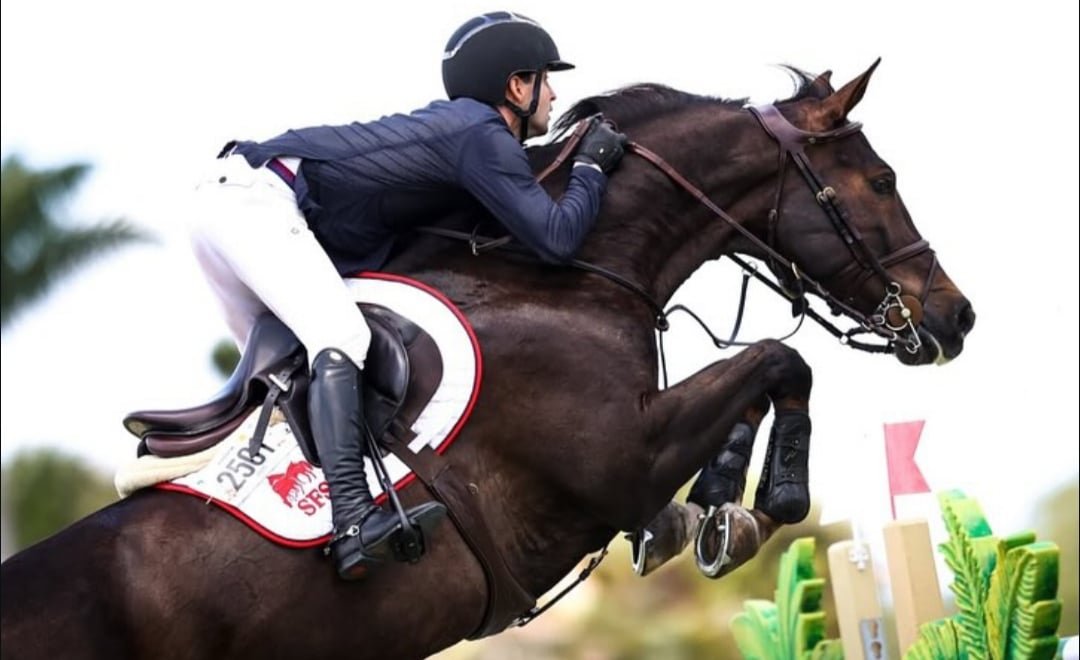 Dos escarapelas para Luis Fernando Larrazábal en el Tryon International