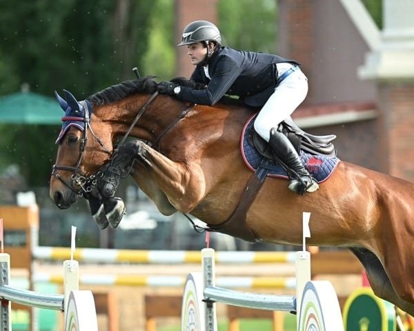 Luis Fernando Larrazábal continúa cosechando éxitos