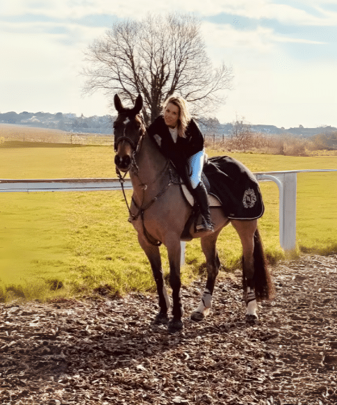 Élise, la nieta de Brigitte Macron, interesada en el mundo ecuestre