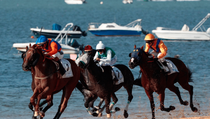 Sanlúcar prohíbe motos acuáticas durante las Carreras de Caballos