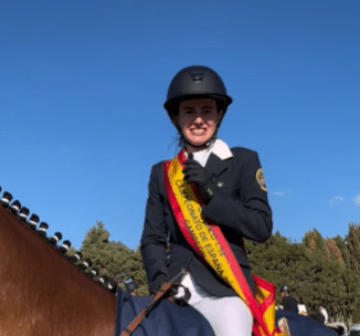 Carmen Herruzo Barreiros gana el oro en la categoría Clásico 1.10 m del Campeonato de España